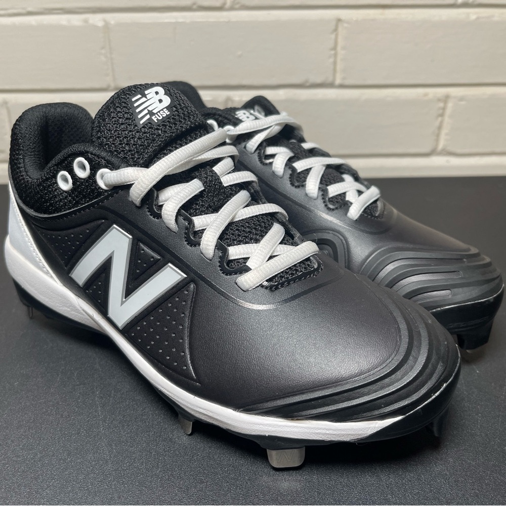 New Balance Women’s Fuse V2 SMFUSEK2 Sz 6 Fastpitch Metal Cleats